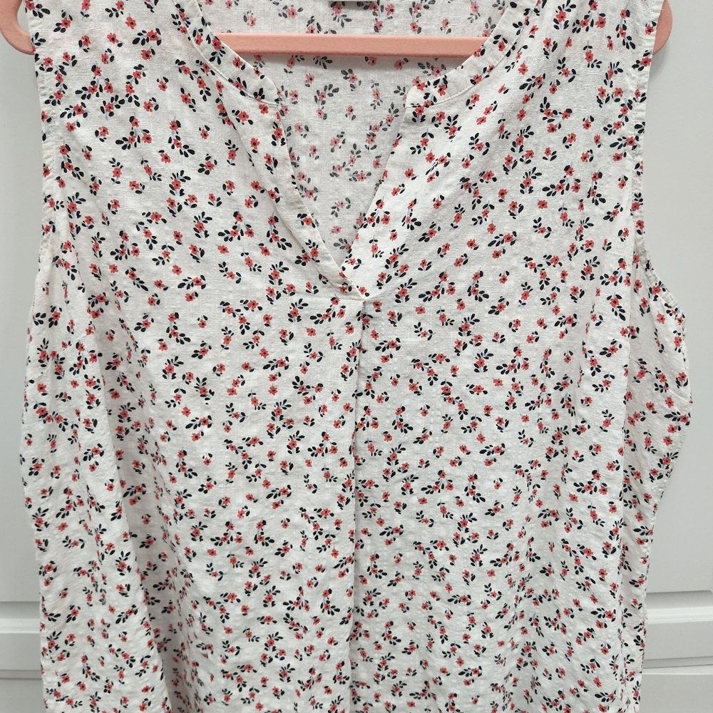 Sleeveless floral tank. Sz XXL.